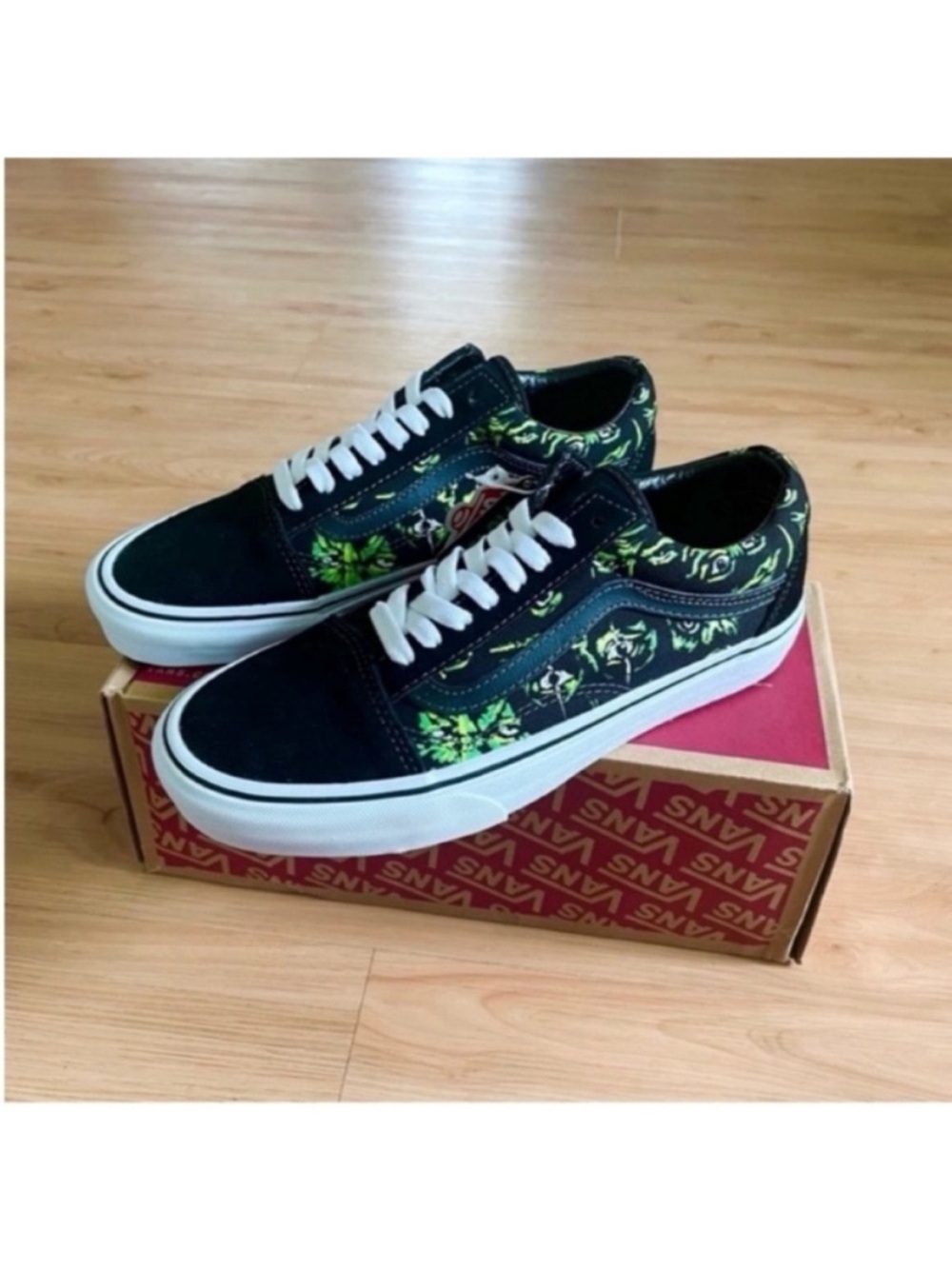VANS Old Skool Low Top Black Green Canvas Suede Sneakers
VNOA4BW2BML Women 8.5US